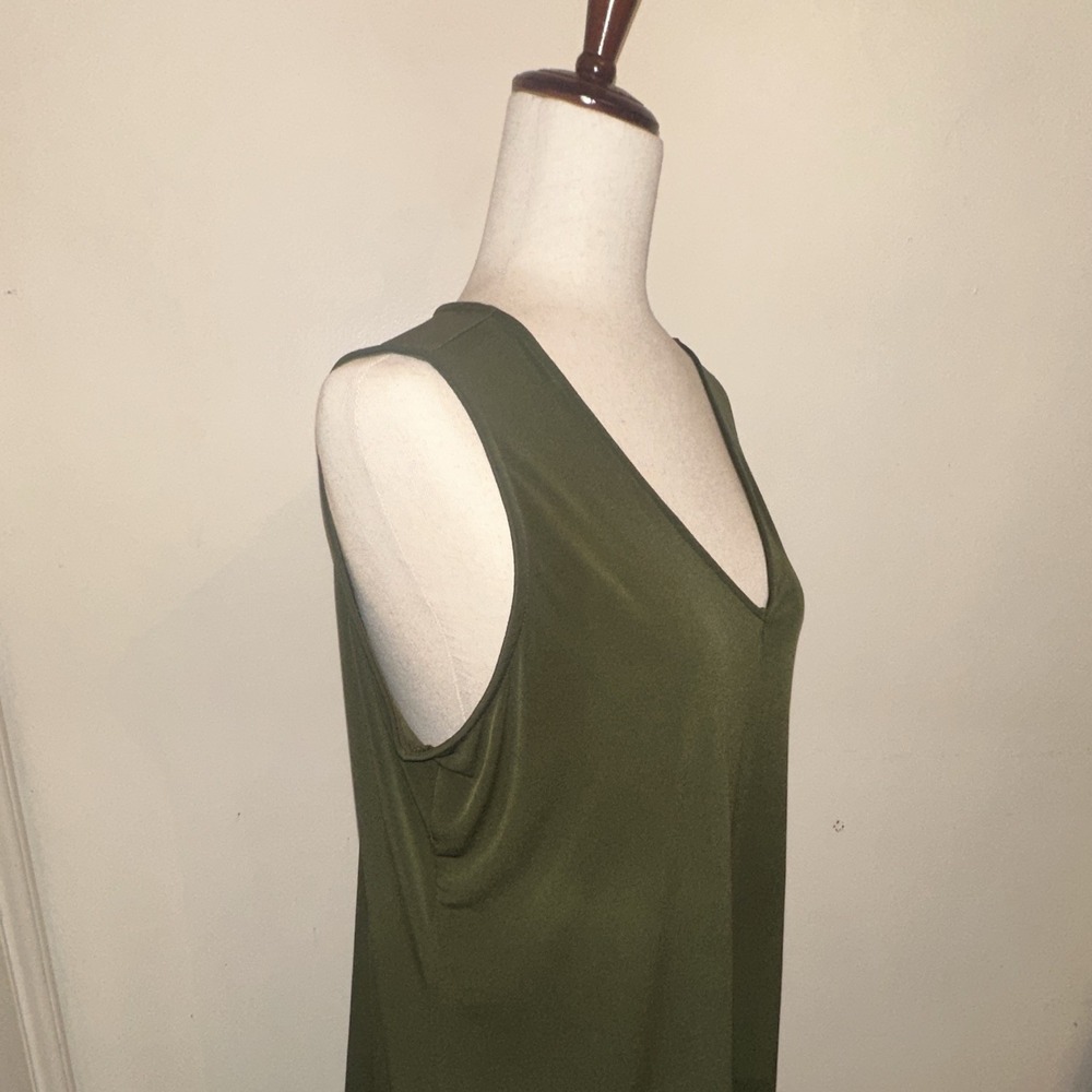 Susan Graver Tank Top V-Neck Sleeveless Stretch Casual Neutral Color Green L